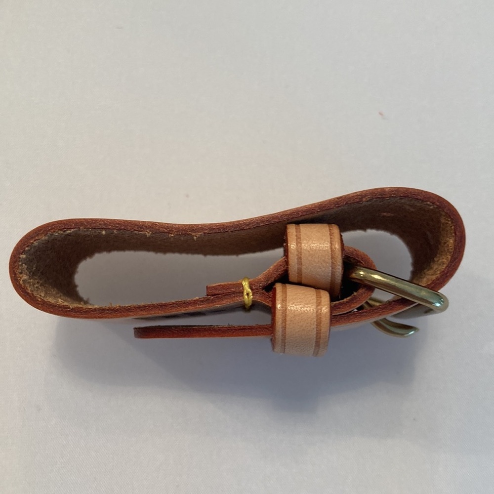 LOUIS Vuitton Handle Keeper - Picture 4 of 9